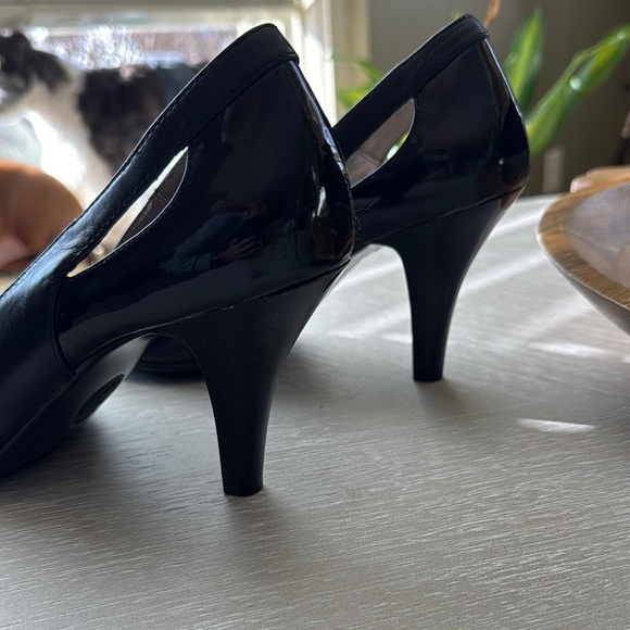 Sofft Classic Black Peep Toe Heels - Picture 3 of 4